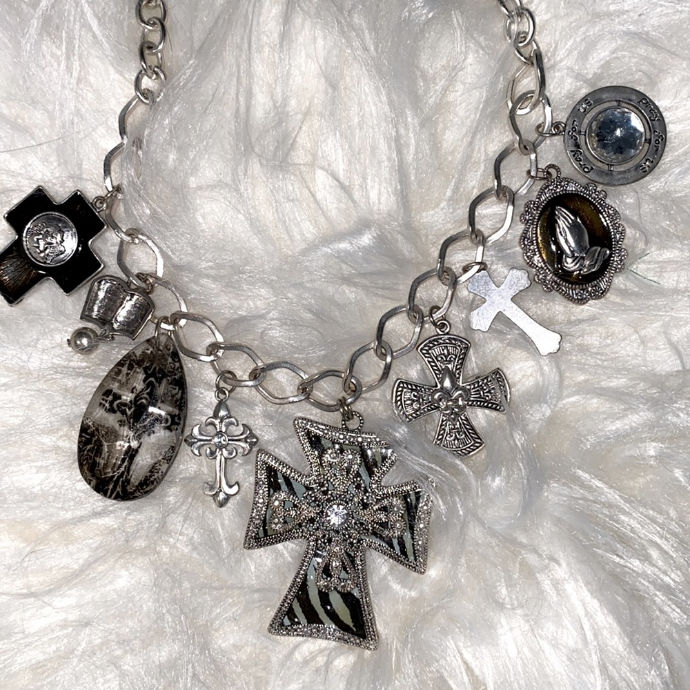 Chunky silver BoHo cross necklace w/clasp